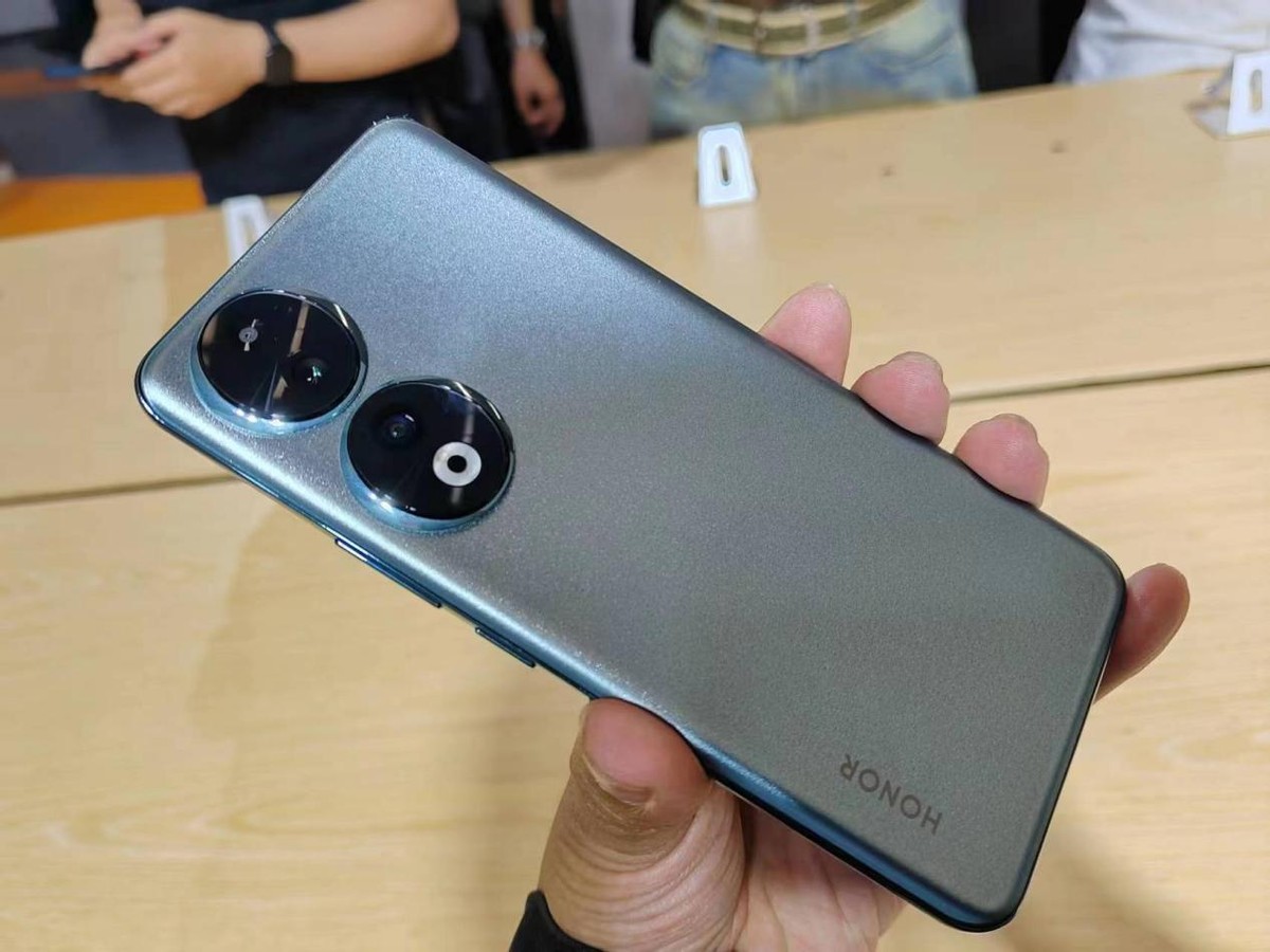 目前荣耀最不值得入手的手机,喜欢玩王者荣耀不是没有理由的