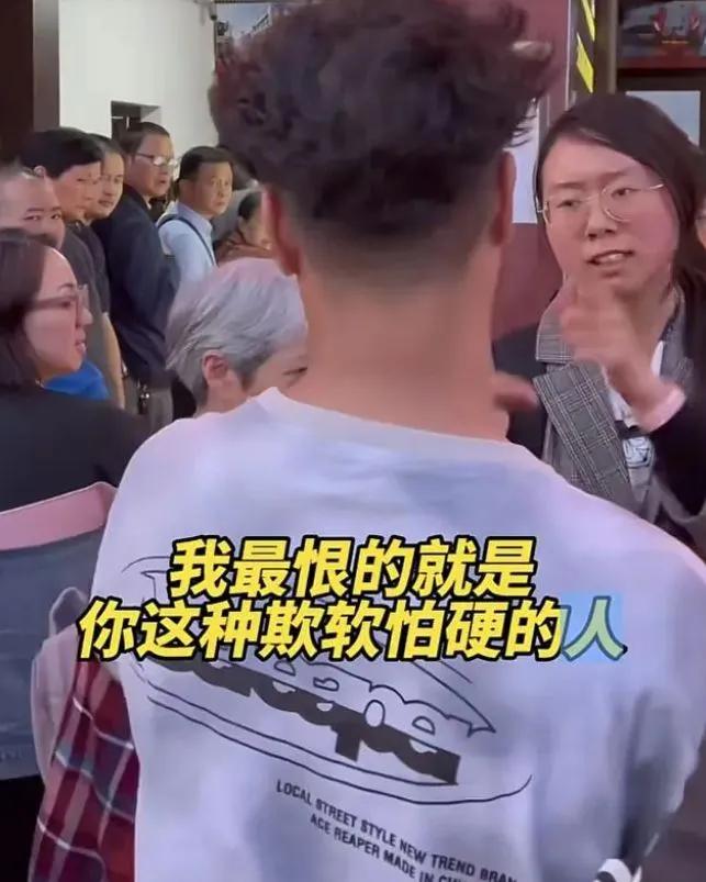 插队婆孙的最优解！做网红直播道歉,警告网友头像成车贴涉嫌违法