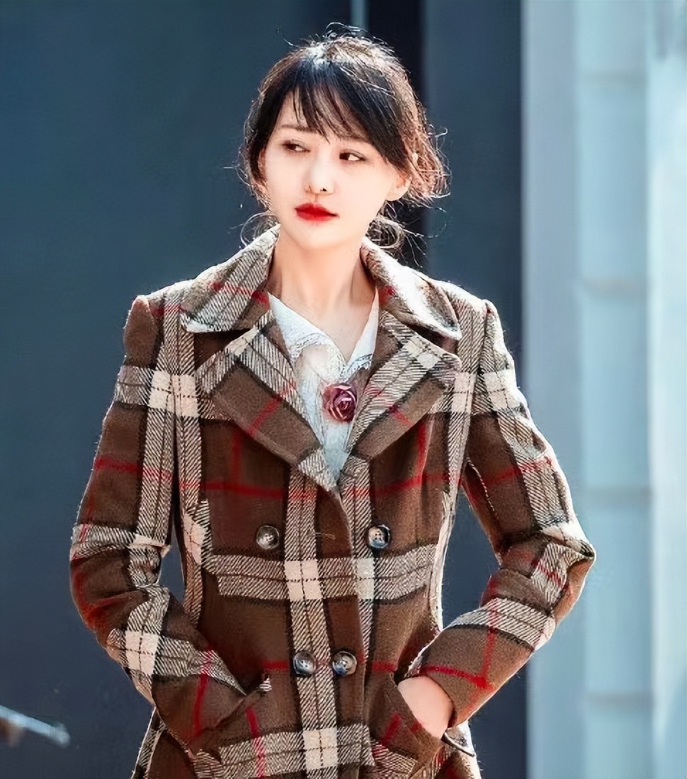 张恒再爆料！晒郑爽父母在美国购买别墅合同，直言其要割粉丝韭菜