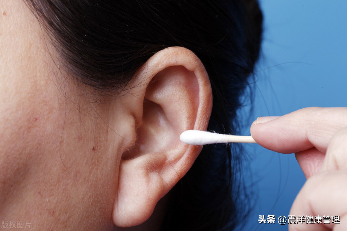 耳朵特别痒又掏不出耳屎怎么办,耳朵里痒一掏就流水是什么原因