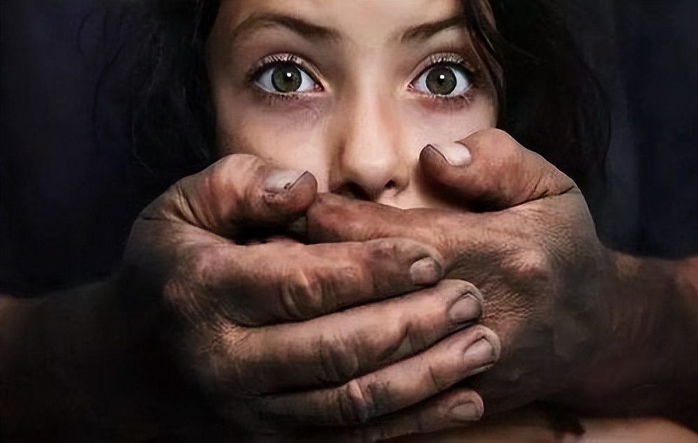 08年,29岁华裔女作家被15岁男孩侵犯,对方律师却称:她先*引勾**的