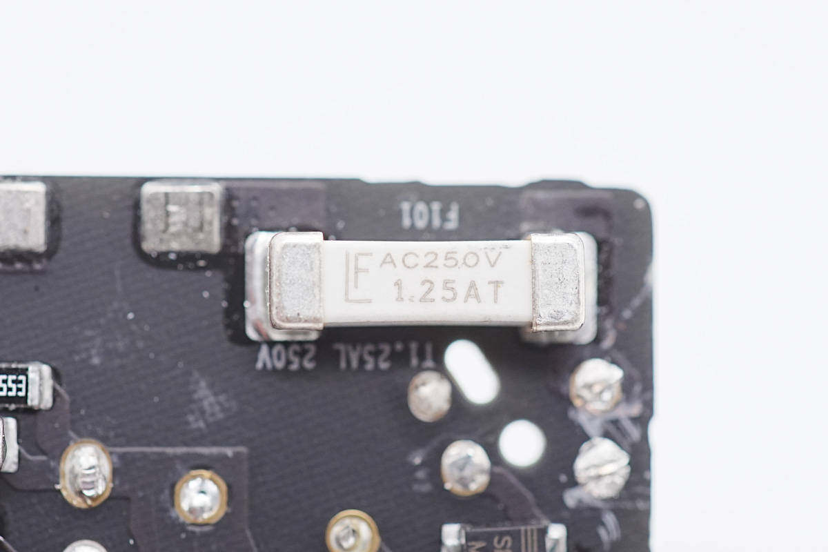 苹果原装20w快充一个小时充电50%,苹果原装快充20w充14pm要充多久