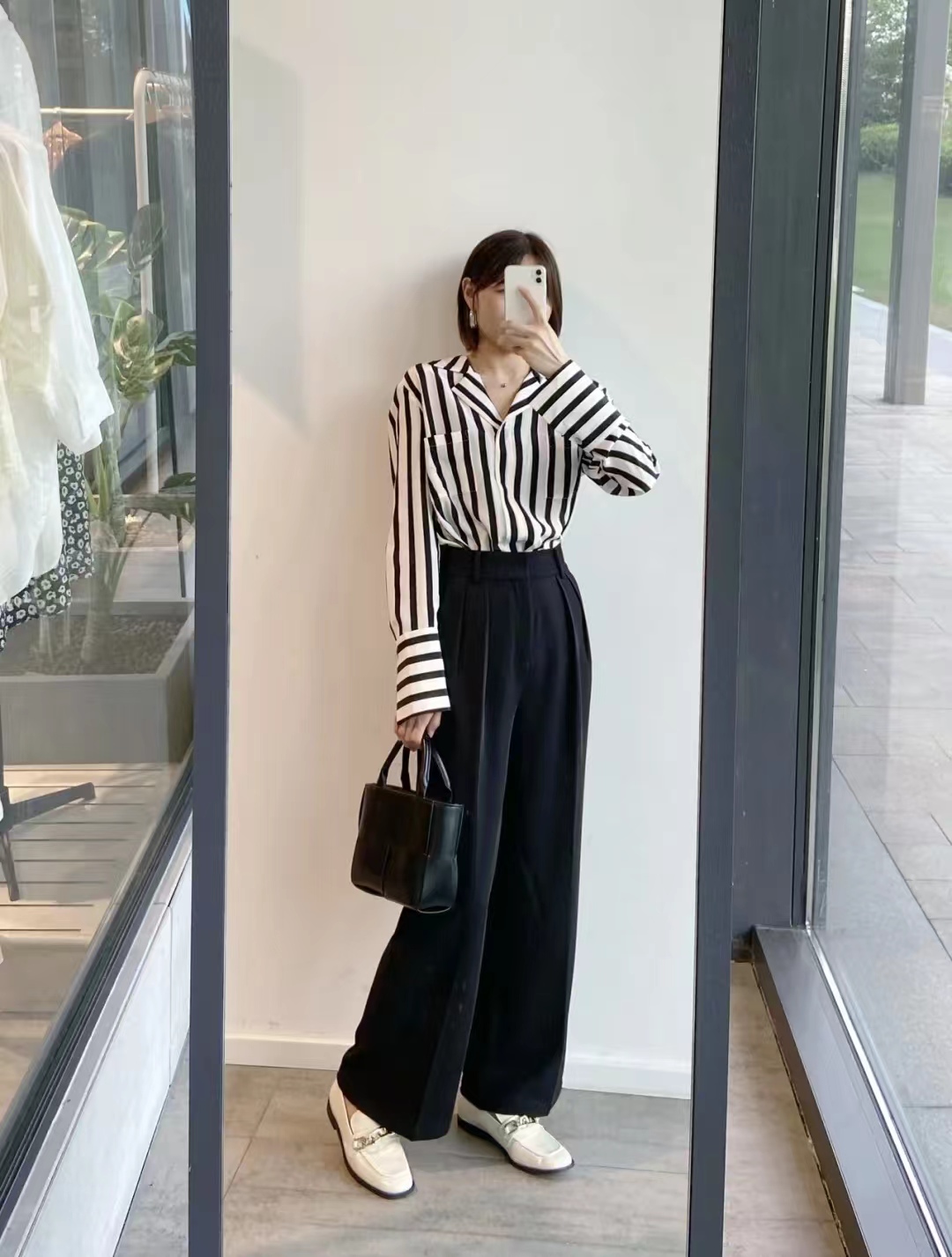 红色条纹衬衫配什么裤子,燕麦裤子搭配蓝白条纹衬衫好看吗