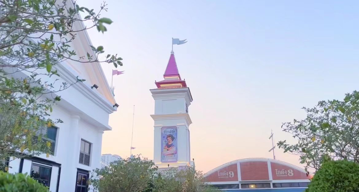 泰国曼谷水上集市视频,在泰国的迪士尼乐园里面有什么