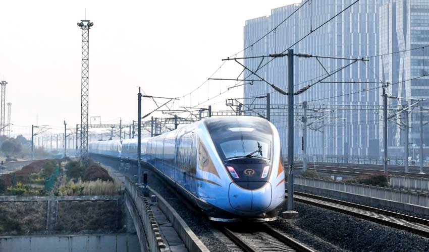 高铁冠名宣传文案,高铁广告让您的企业赢在起跑线