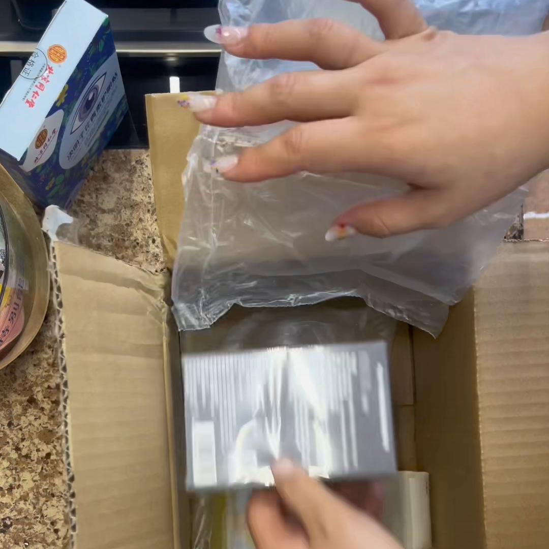 帮妈妈拆快递日记,晓晓生活日记拆快递