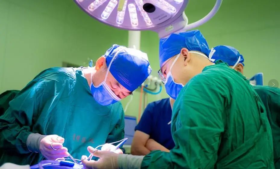 脊髓损伤截瘫一侧抖动是怎么回事,双下肢截瘫脊髓损伤恢复走路步骤