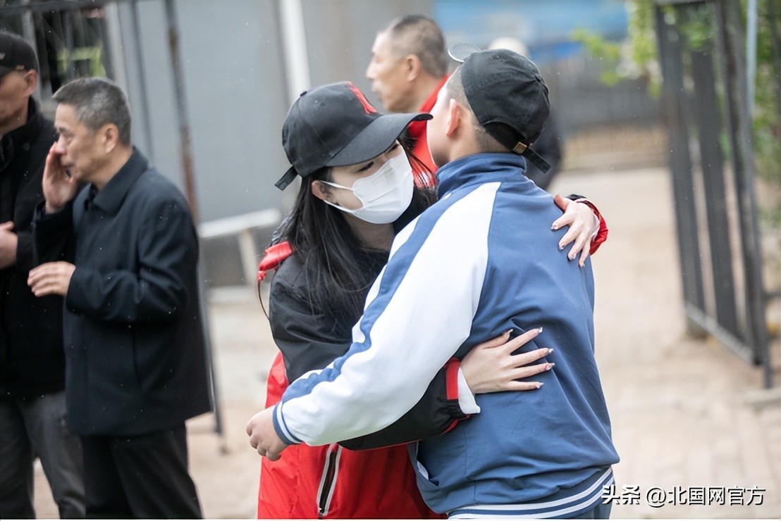 “爱耀未来星星与阳光”守护计划在辽宁开展中粮可口可乐青年志愿服务队开启爱耀星星未来的守护之路