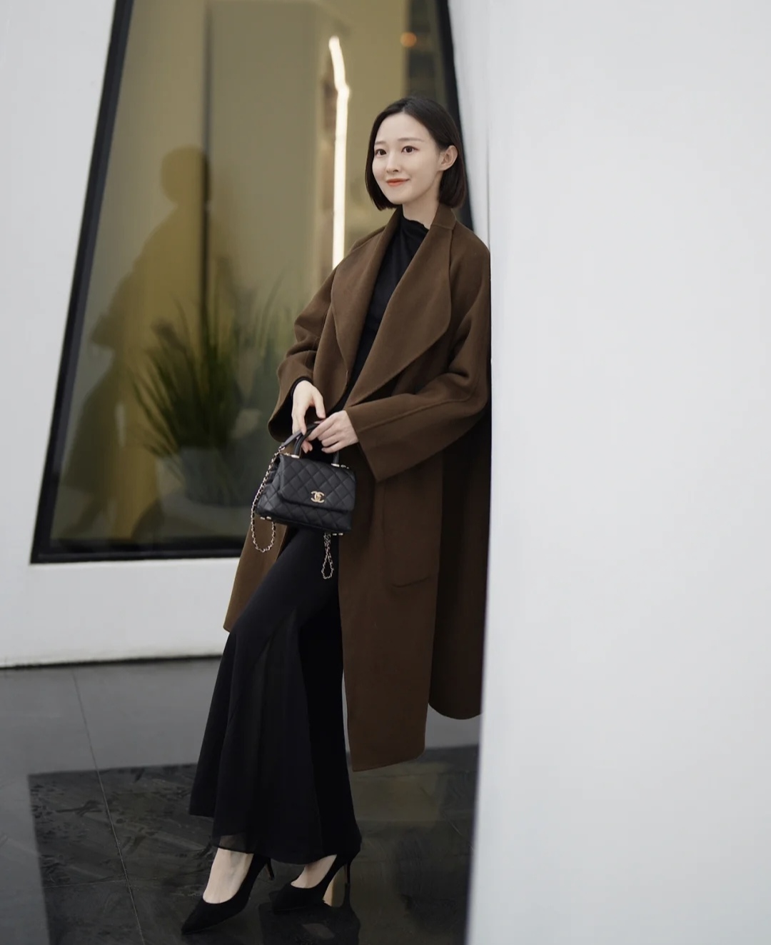 棕色的鞋子棕色大衣怎么搭配衣服,棕色大衣的穿搭技巧