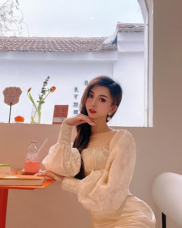 鍗佷節骞村墠浠栨姏寮冧簡浜茬敓濂冲効,鍗佷節骞村墠濂规姏寮冨弻鑳炶儙