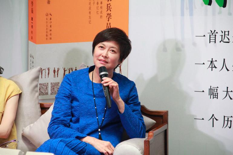 国脸女主持人海霞,央视美女主播海霞图片