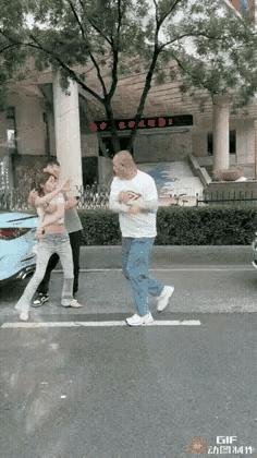 南京光头男打人事件后续已被刑拘,南京光头打人事件警方处理