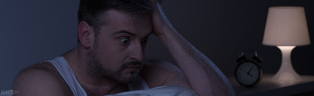 睡觉时身体频繁抖吃什么钙片,睡觉时身体频繁猛抖一下怎么回事