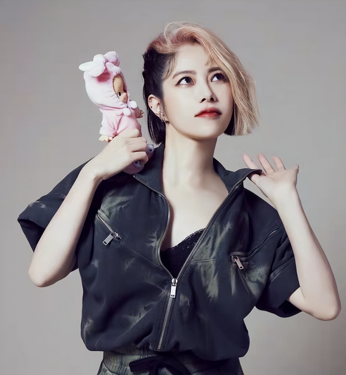 20岁卷入“陪酒门”，一夜变穷光蛋，消失十几年后，她杀回来了！