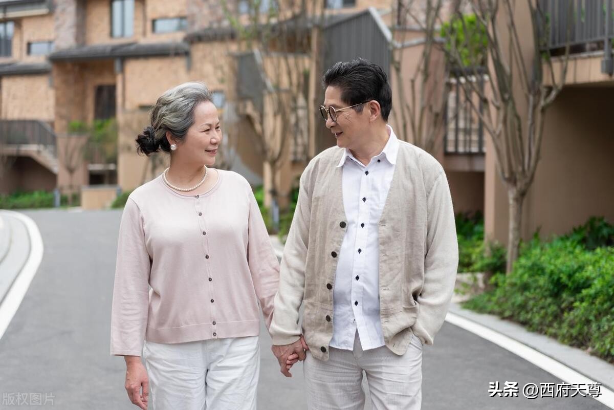 人到老了兄弟姐妹之间有了间隙,人到晚年兄弟姐妹成仇