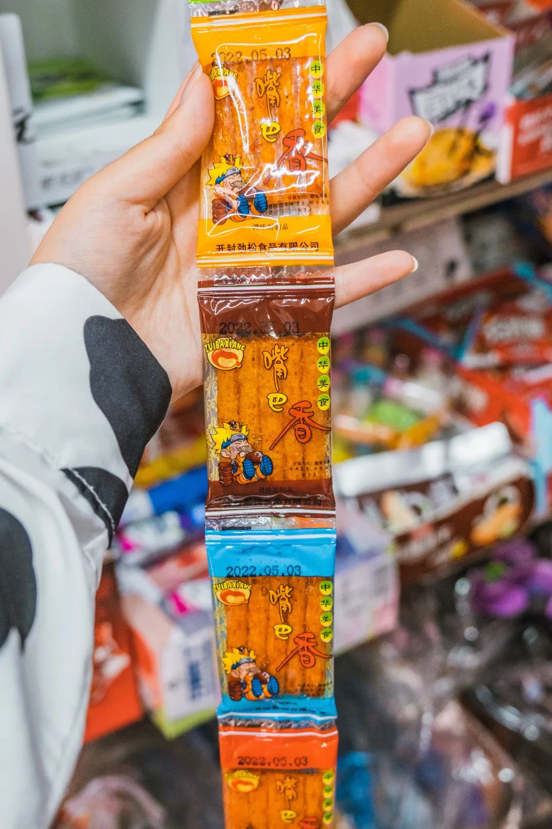 校门口的小店从来没有让人失望,校门口小店生意火爆