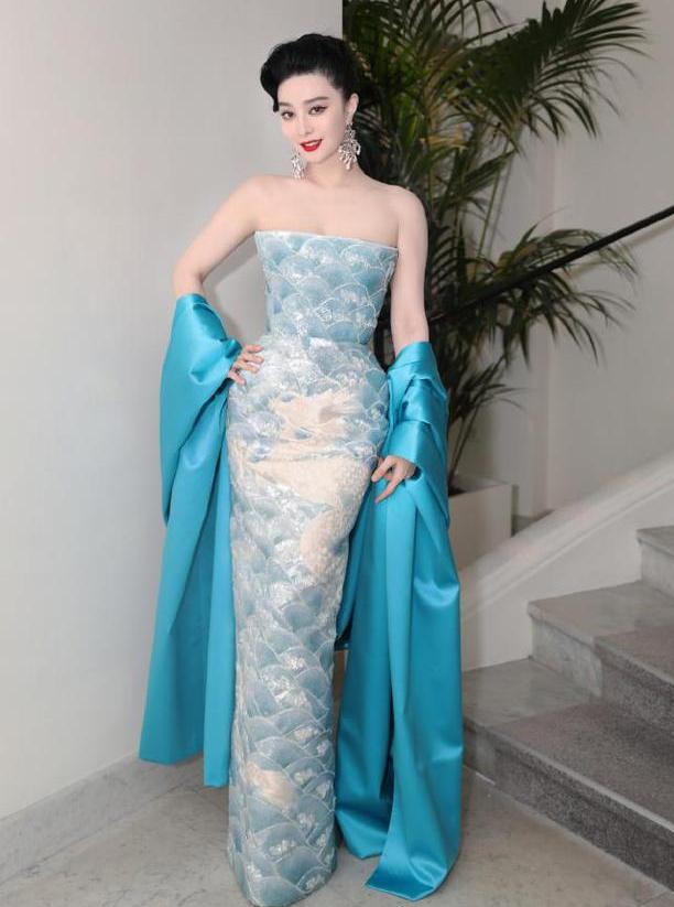 戛纳红毯范冰冰艳压群芳,范冰冰再次惊艳戛纳红毯