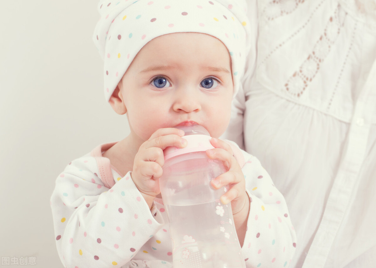 宝宝不爱喝水的正确方式,宝宝不爱喝水的办法有哪些