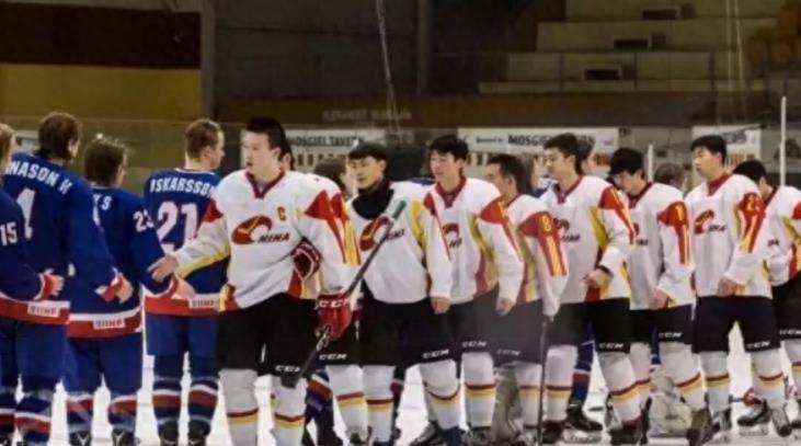 何诗蓓夺冠奏国歌,何诗蓓破世界纪录