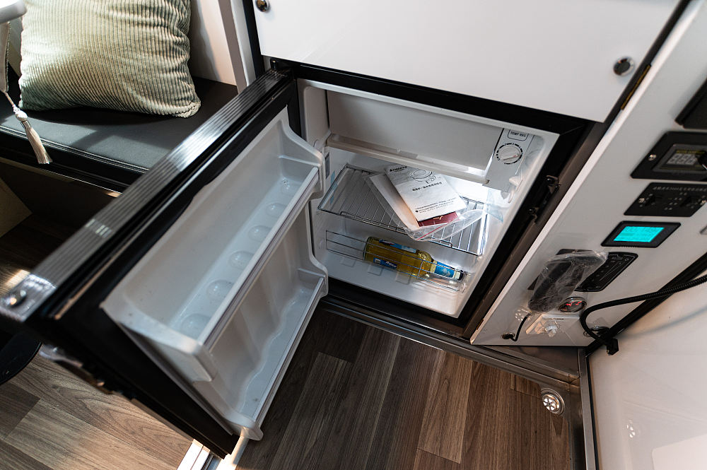 五十铃四驱轻卡房车最新,五十铃四驱柴油版单排硬顶房车