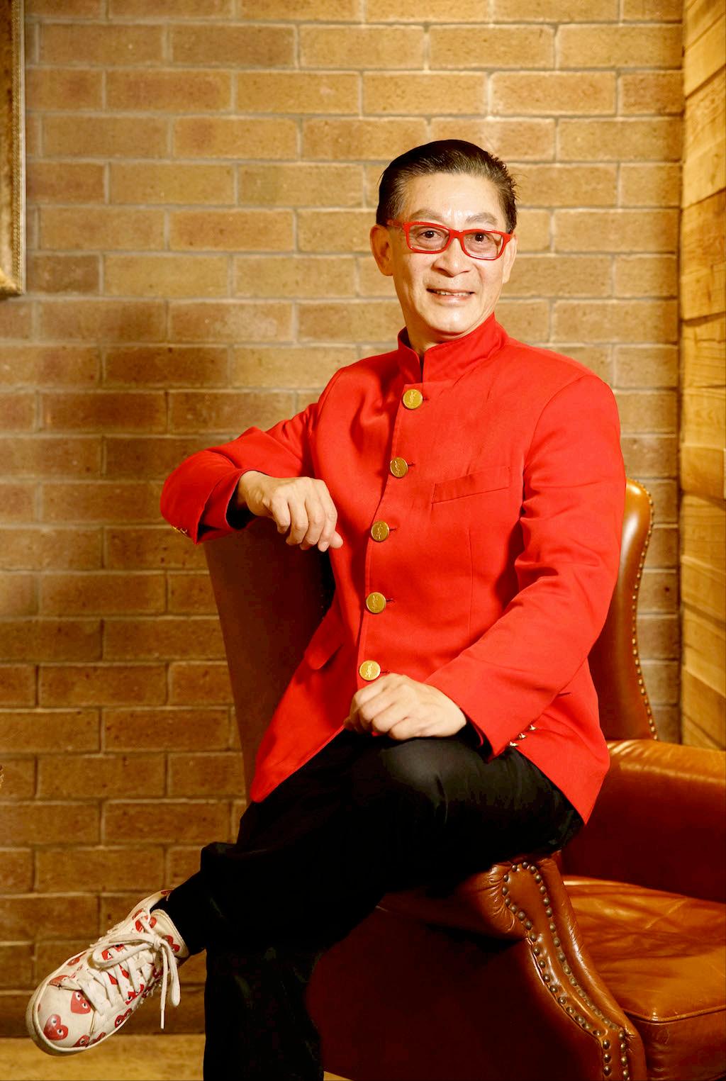 六小龄童和妻子一起出演西游记,六小龄童拍西游记和谁谈恋爱