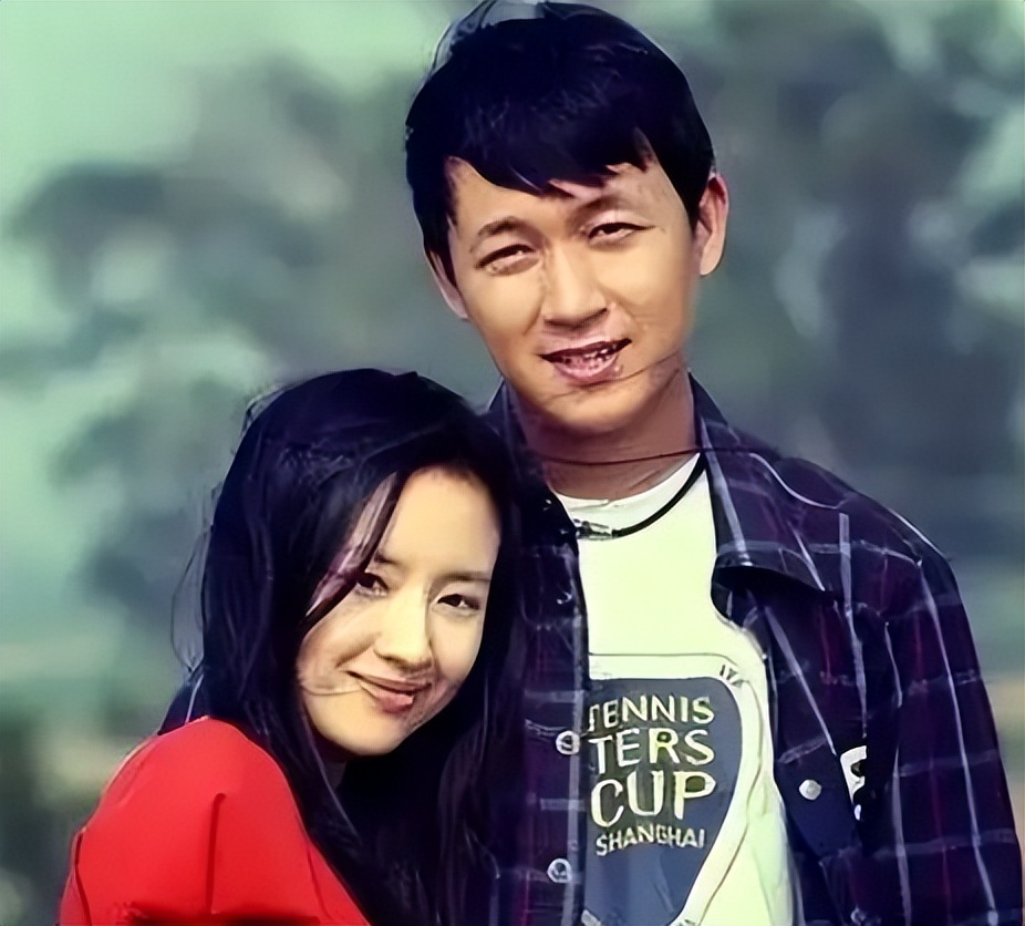 董洁身穿瑜伽裤亮相直播间,43岁董洁穿瑜伽服直播带货视频