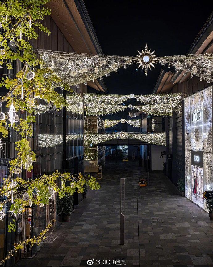 奢侈品秀场设计经典,奢侈品门店圣诞装扮