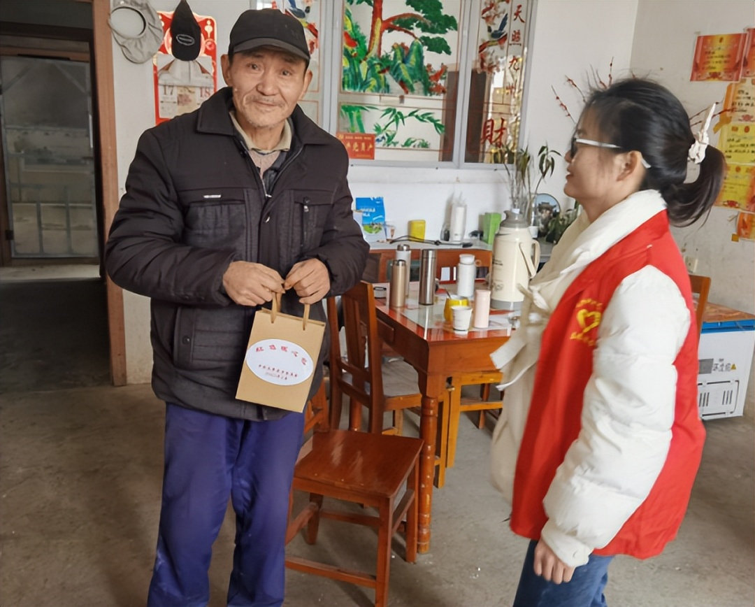 安康市白河县扶贫助学送温情,红色蒲公英暖心帮扶主题党日活动