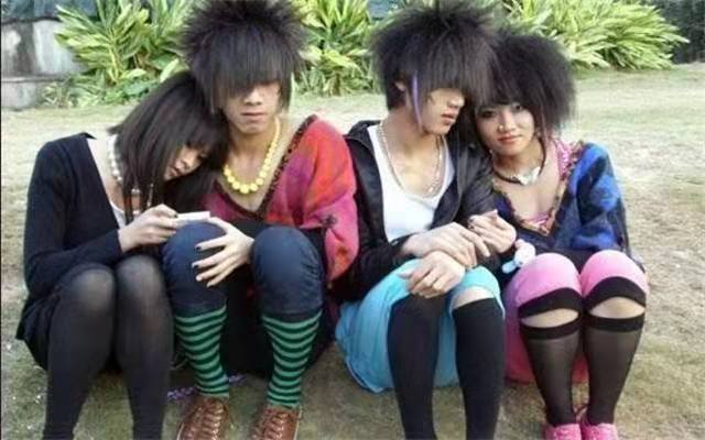 “玩不起房和车，只能玩头发”：曾经的“杀马特少年”去哪儿了？