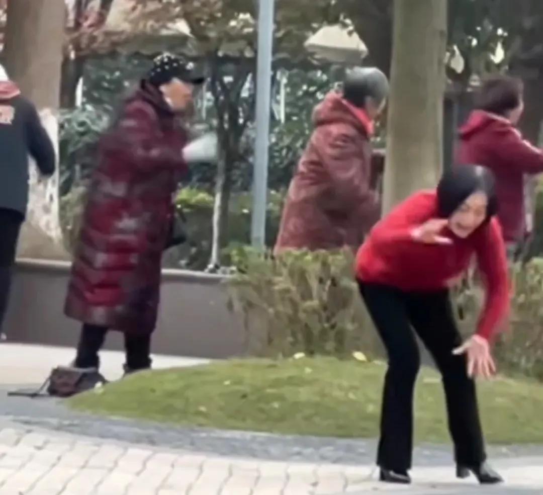 吐舌健身舞来源,吐舌广场舞