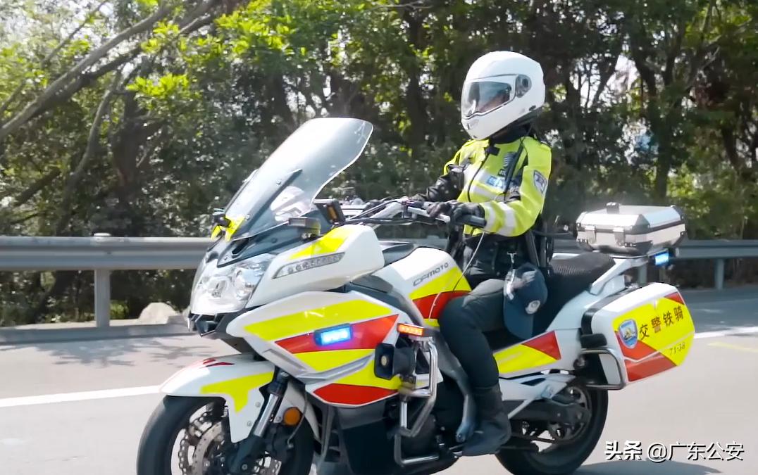 温柔的力量——女骑警时春霞