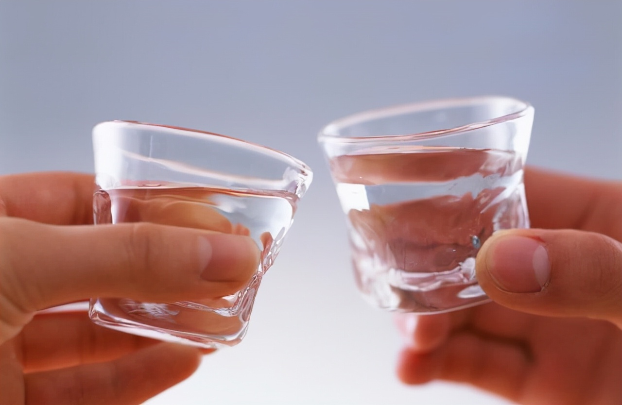 白酒香精勾兑白酒,喝白酒不要喝什么