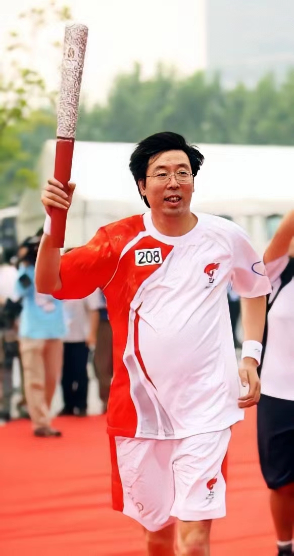 跳高国王朱建华：三次打破世界纪录，却因奥运丢冠遭羞辱被迫退役