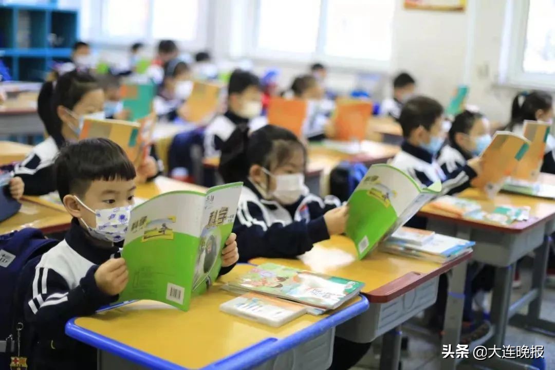 太阳当空照花儿对我笑儿童歌曲,太阳当空照花儿对我笑