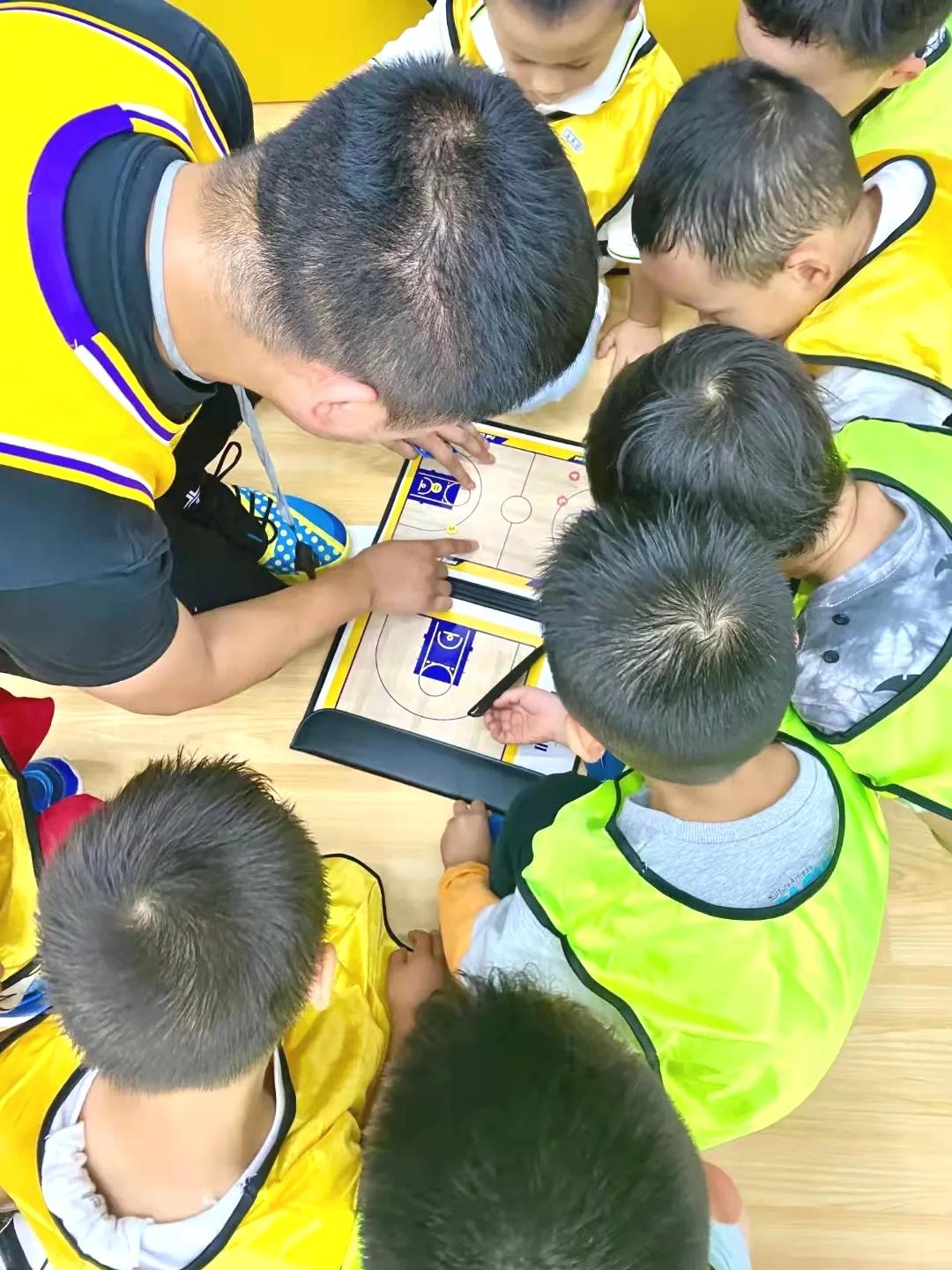 成都少儿篮球培训学校,成都篮球培训班一般多少钱