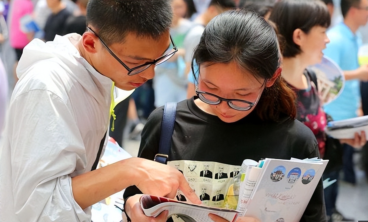 大学不建议报考的文科专业,大学不推荐学的八个专业