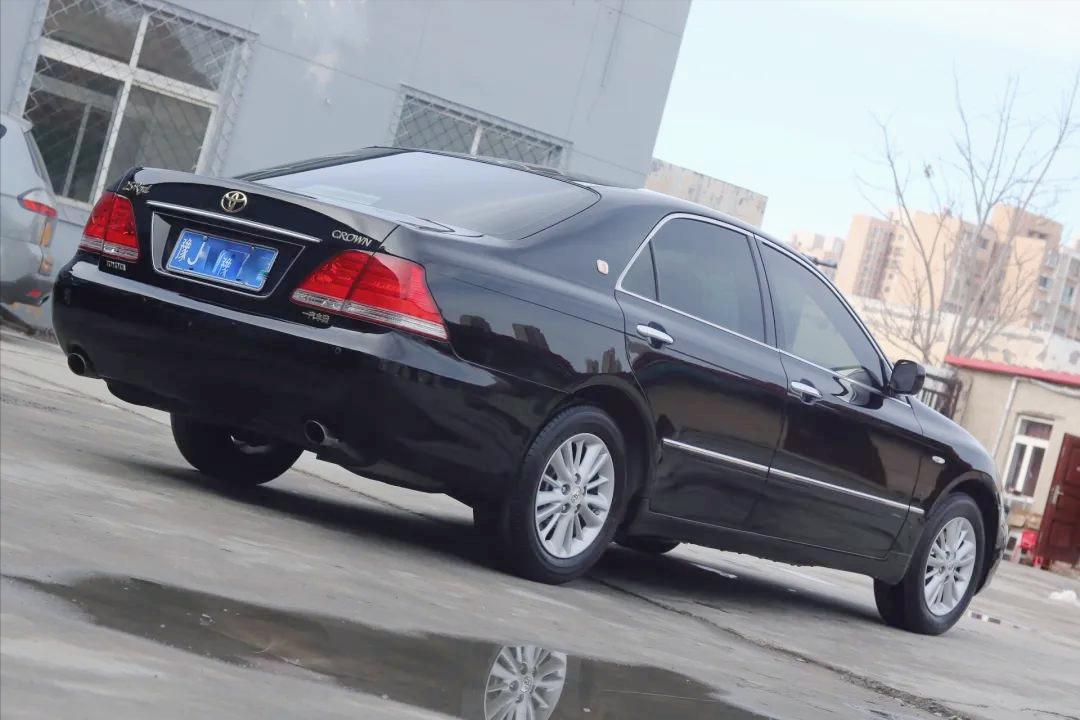 老皇冠全车翻新整备50000元,12代皇冠二手翻新要多少钱