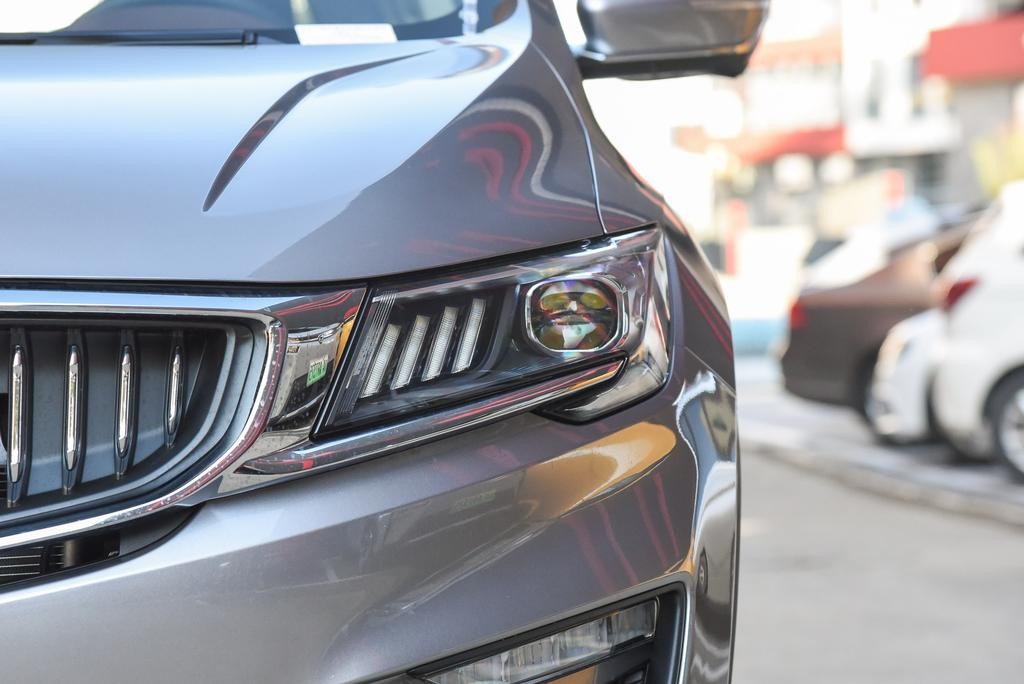 实拍2022款吉利嘉际,搭载1.8T+7DCT动力,六座布局,值得选吗?