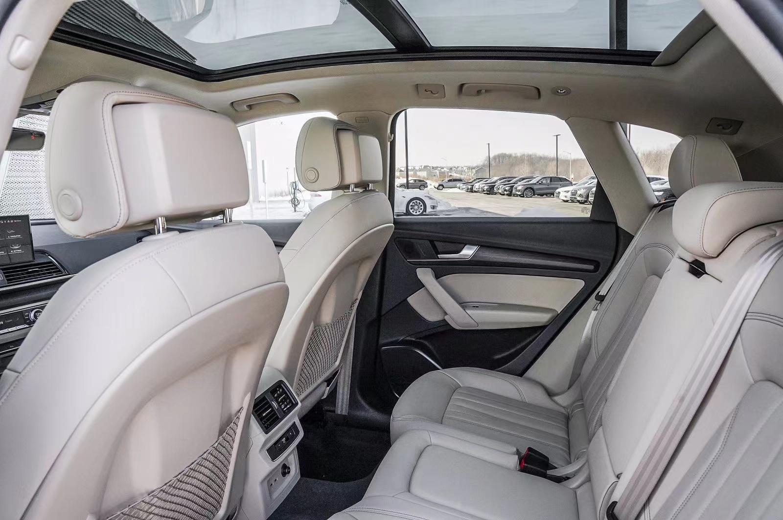 奥迪q5sportback2022与2021区别,2022奥迪q5时尚款内饰图片大全