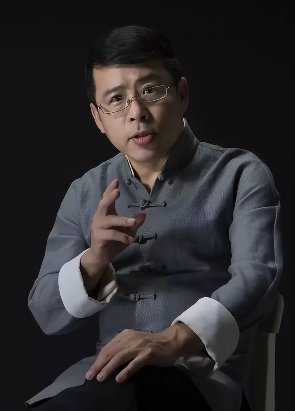 桃色新闻、数典忘祖、作风不良，这6位主持人被央视除名大快人心