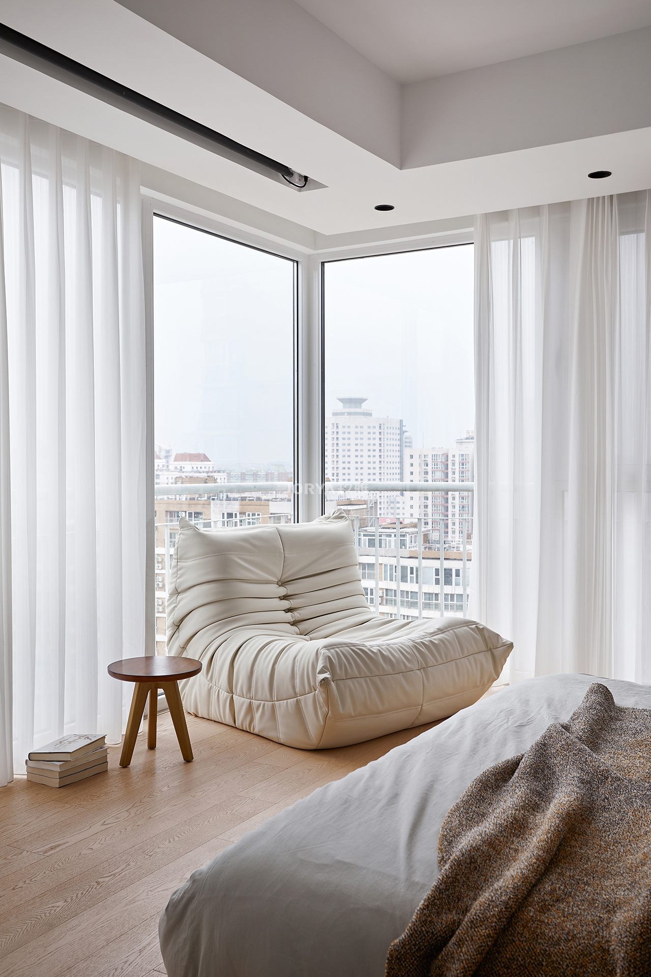 奶油白简约别墅,奶油白原木风小户型