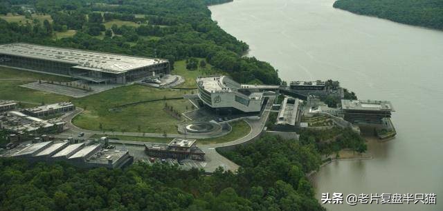 钢铁侠和蝙蝠侠后期谁更强,钢铁侠为什么注定打不过蝙蝠侠