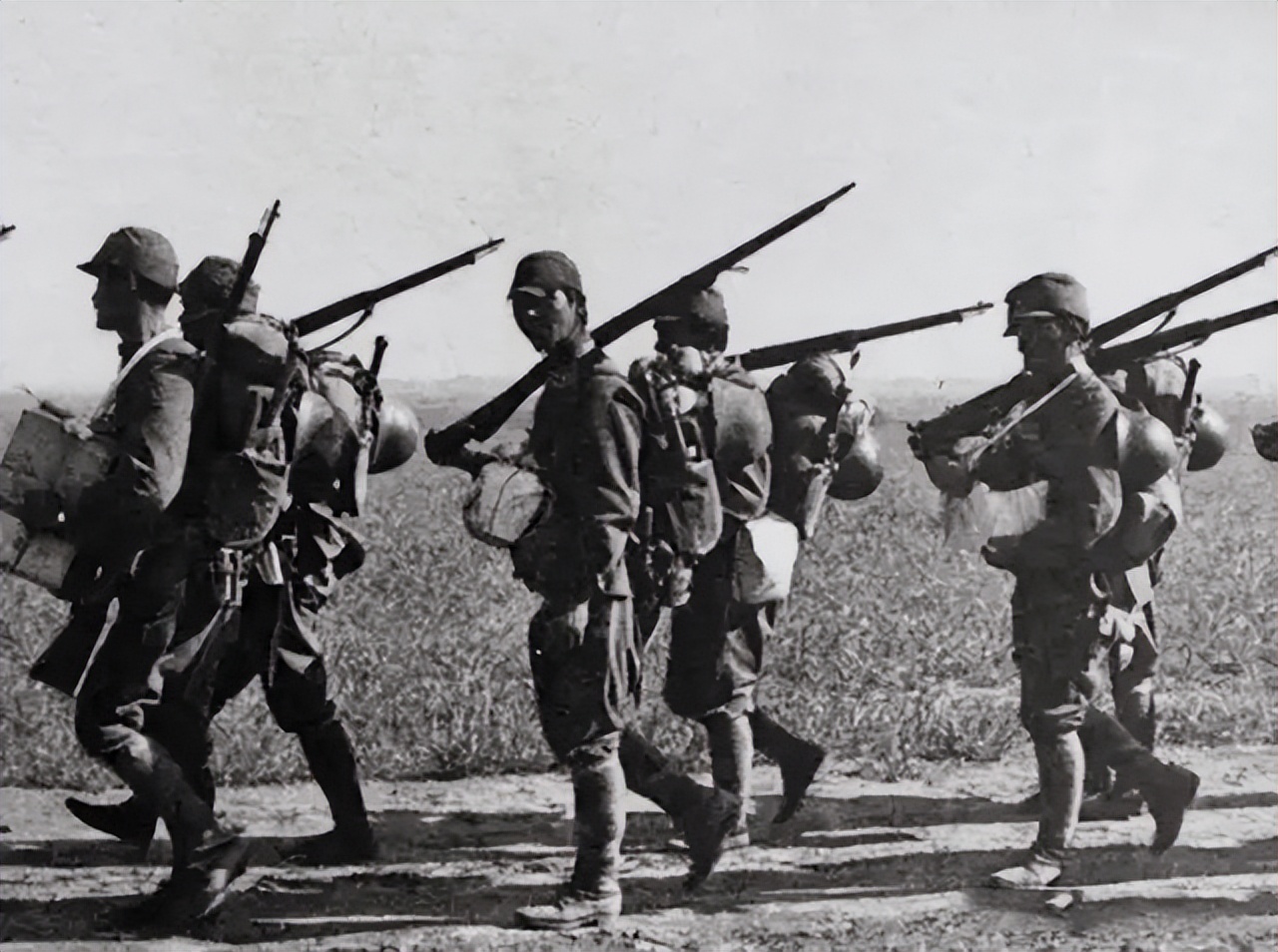 日本镇魂塔238块石头,中国石头压日本镇魂塔