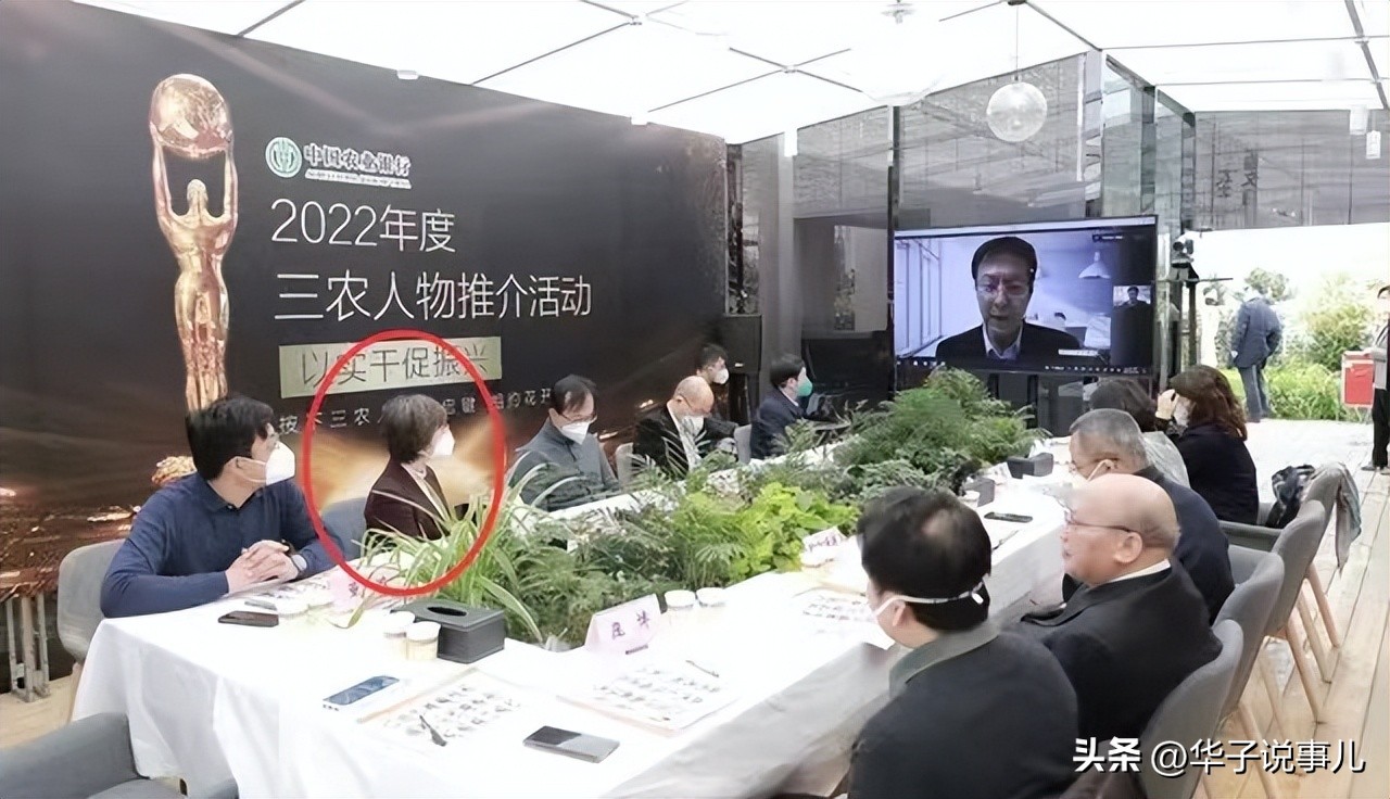 海霞会回归主持《新闻联播》吗,海霞全家近照海霞还在央视吗