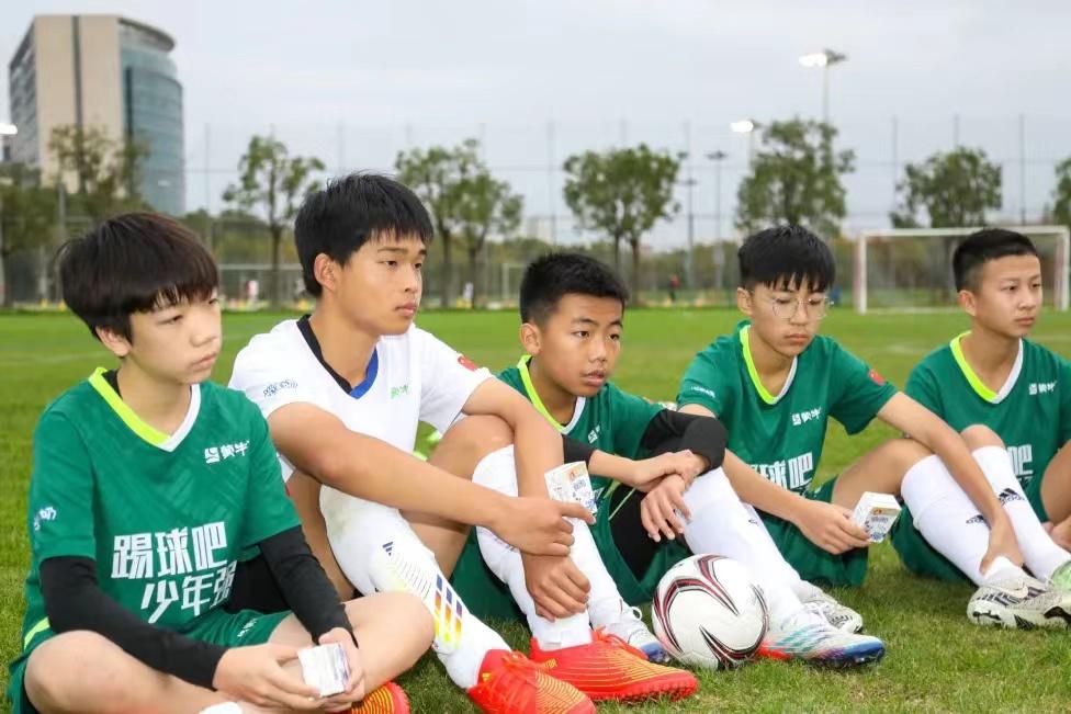 从大山里走出的篮球少年,从大山里走出来的足球