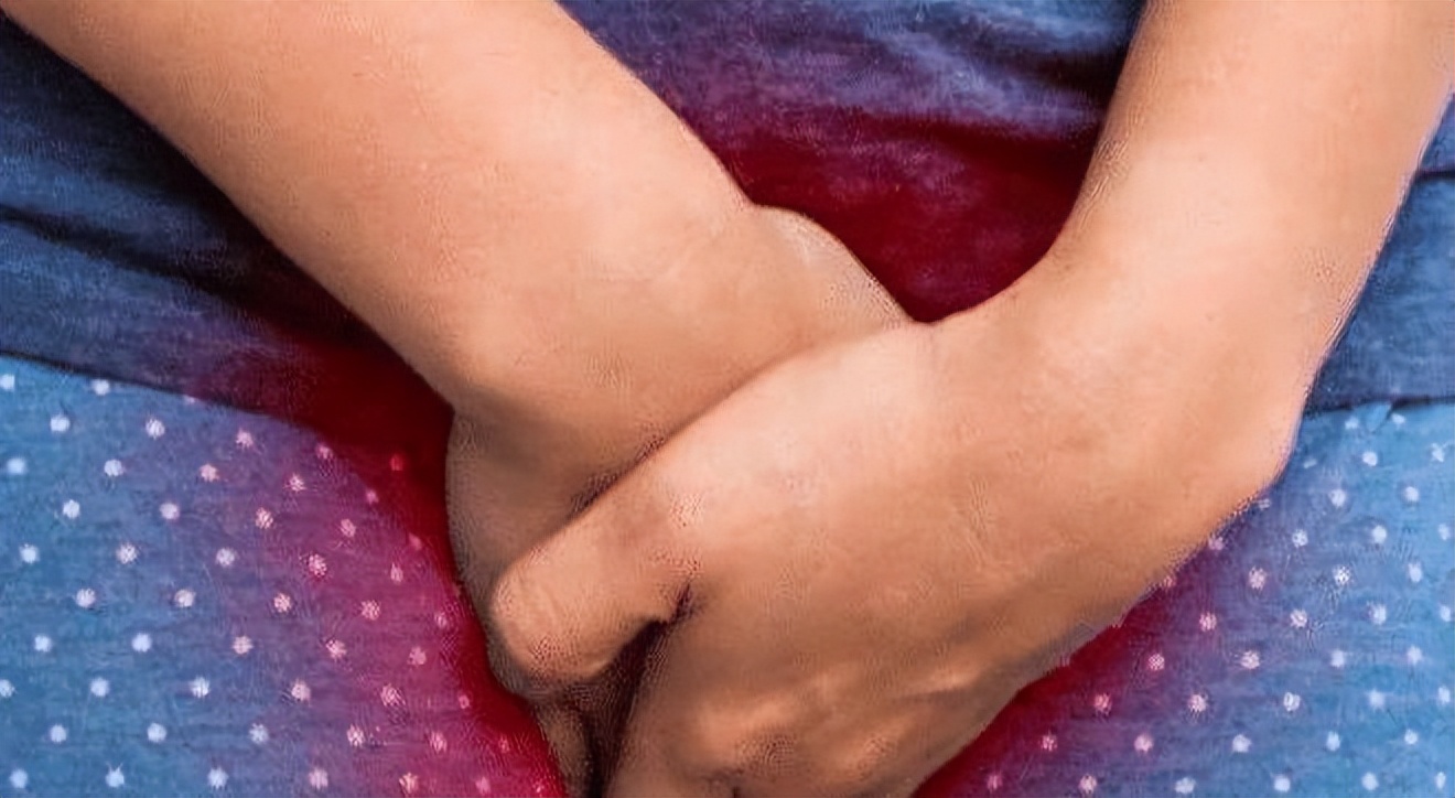 女朋友外阴长期干涩是怎么回事,女人妇科天生干涩是什么原因