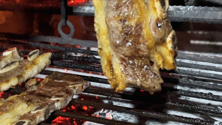 花了6000元在海上吃西餐,花了8000块钱到河里面吃一顿饭