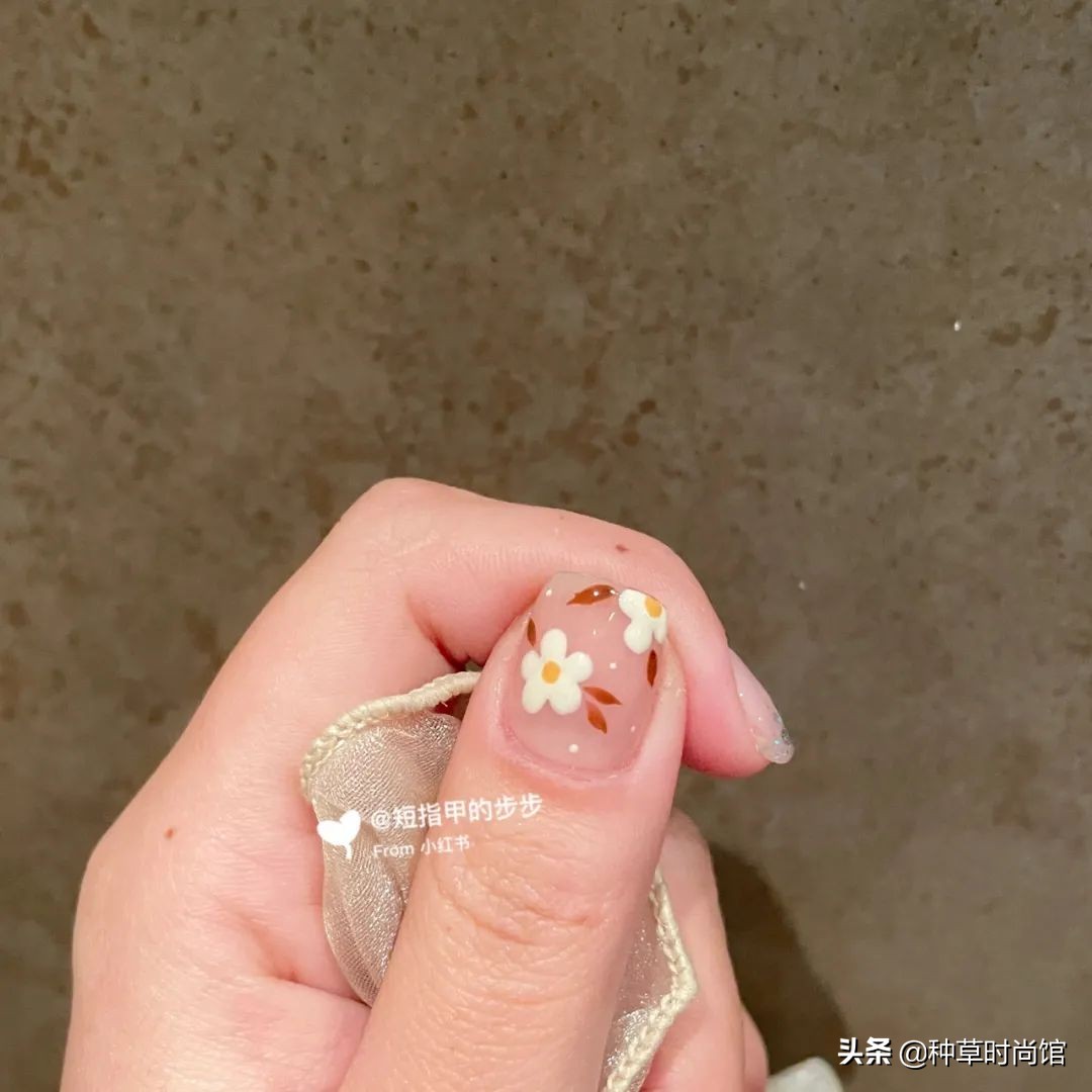 秋冬超显白高级感美甲,春日美甲图片最新款百搭