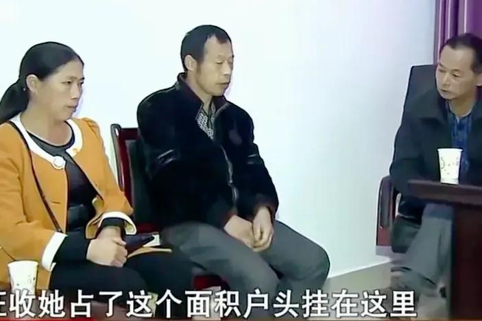 八旬绝症婆婆急需救命钱，儿媳扣下39万*迁拆**款，背后原因令人心酸