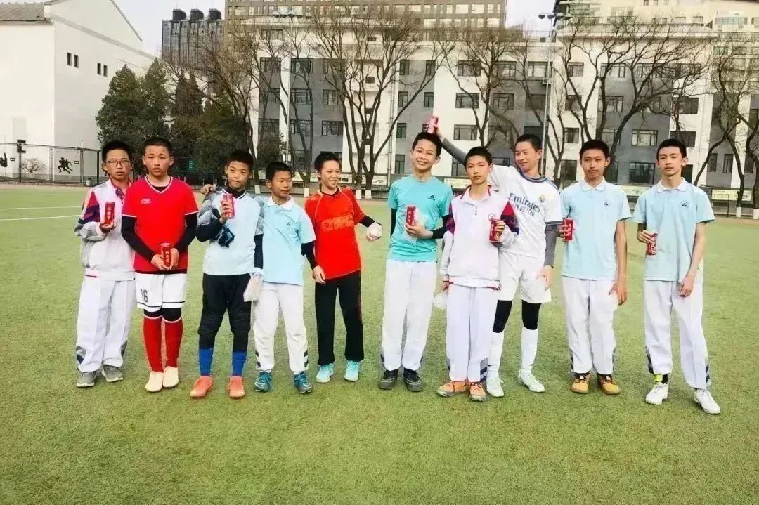 绿茵足球点亮梦想,绿茵点燃梦想